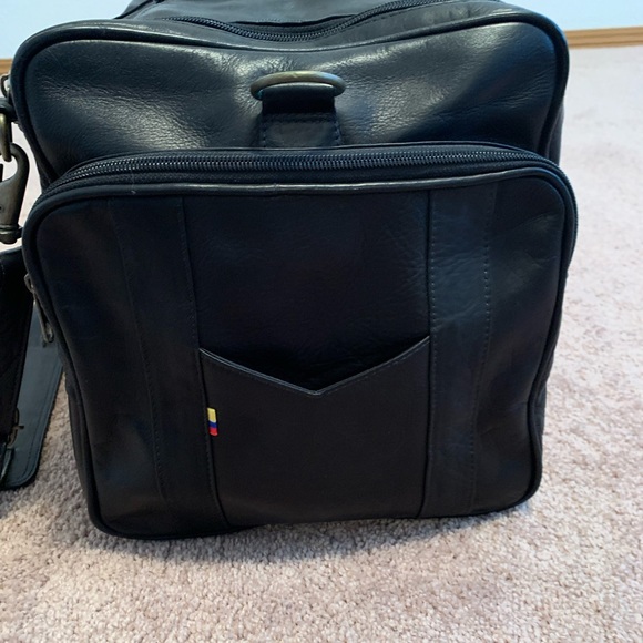 Vintage Convertible Leather Duffle / Messenger Bag | Made in Columbia - Picture 5 of 15